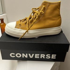 Women’s platform Converse